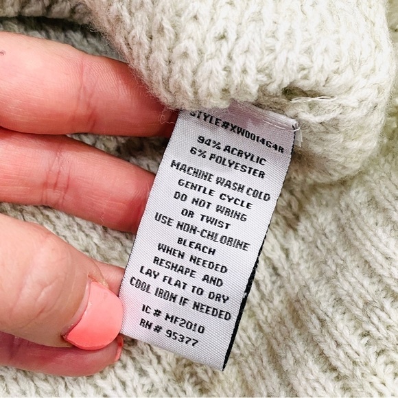 NWOT Sanctuary Oatmeal Grey Cowl Neck Waffle Knit Tunic Sweater - Picture 6 of 6